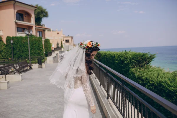 Novia con la corona — Foto de Stock