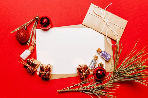 Nota Navidad Blanco Con Regalo Rama Abeto Juguete Sobre Fondo —  Fotos de Stock