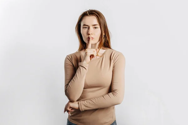 Shch Geste Junge Schöne Ernsthafte Brünette Mädchen Hält Einen Finger — Stockfoto