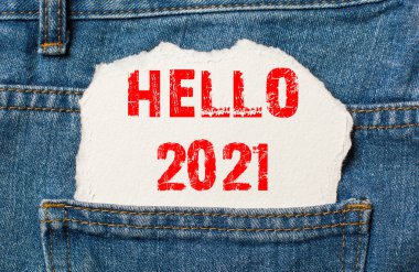 Merhaba 2021 Kot pantolonun cebindeki beyaz kağıt üzerinde