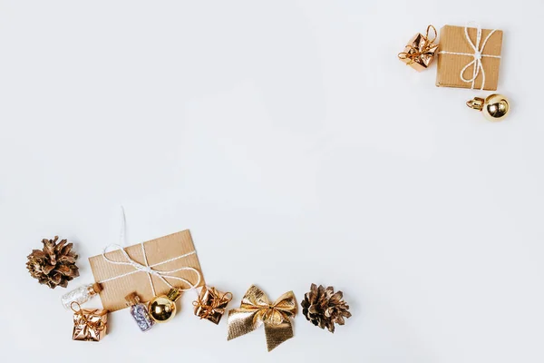 Año Nuevo Regalos Oro Para Feliz Navidad Aislado Sobre Fondo — Foto de Stock