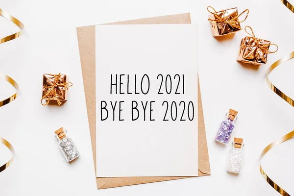 Hello 2021 Bye Bye 2020 Nota Con Sobres Regalos Estrellas —  Fotos de Stock