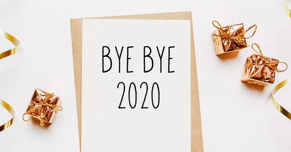 Bye Bye 2020 Nota Con Sobre Regalos Cinta Dorada Sobre —  Fotos de Stock