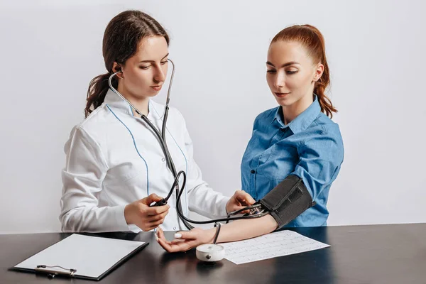 Doctor Measures Blood Pressure Tonometer Woman Patient Medical Appointment Clinic — Stock Photo, Image