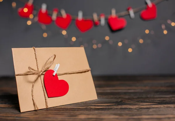 Milostný Dopis Srdcem Pozadí Světel Lásky Valentýnské Koncepce Dřevěném Stole — Stock fotografie