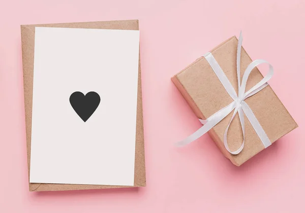 Regalos Con Carta Notas Sobre Fondo Rosa Aislado Amor Concepto — Foto de Stock