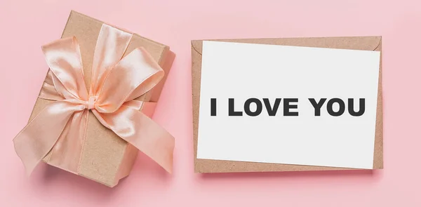 Regalos Con Carta Notas Sobre Fondo Rosa Aislado Amor Concepto — Foto de Stock