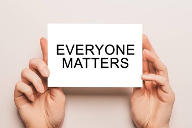 Kadın eli, üzerinde 