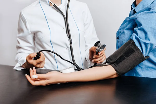 Doctor Measures Blood Pressure Tonometer Woman Patient Medical Appointment Clinic — Stock Photo, Image