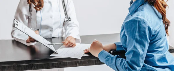 Woman Doctor Reception Check Health Table White Isolated Background — Stock Photo, Image