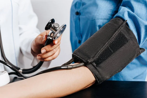 Doctor Measures Blood Pressure Tonometer Woman Patient Medical Appointment Clinic — Stock Photo, Image