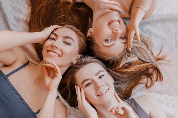 Women Rest Have Fun Girlfriends Laugh Home Lying Floor Pillows — Stock Photo, Image