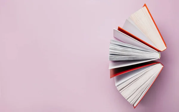 Aufgeschlagene Bücher Auf Rosa Hintergrund Mock Mit Bildung Und Lesekonzept — Stockfoto