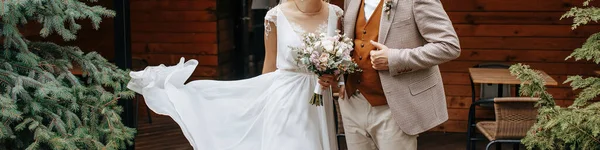 Bride Groom Wedding Day Hug Show Love Wedding Bouquet Rose — Stock Photo, Image