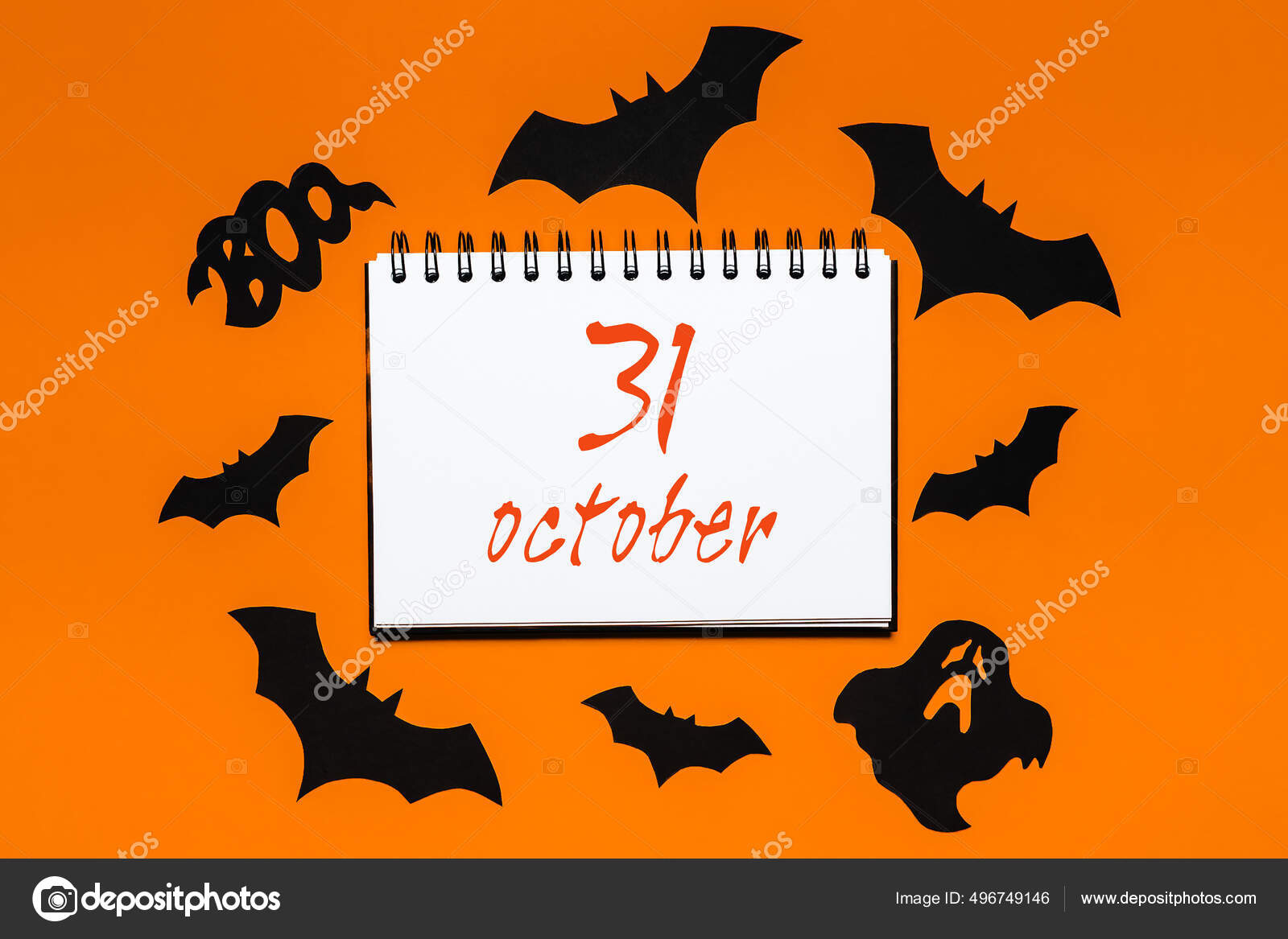 节假日快乐的概念10月31日关于白色和橙色背景的带有蝙蝠南瓜和鬼魂的文本的记事本 图库照片 C Daria Lukoiko 节假日快乐的概念10月31日关于白色和橙色背景的带有蝙蝠南瓜和鬼魂的文本的记事本 图库照片 C Daria Lukoiko