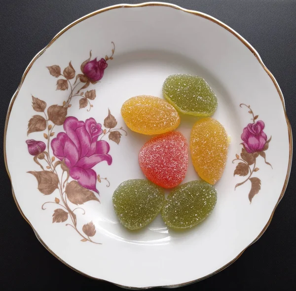 Vintage tabakta çok renkli marmelat.