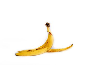 Beyaz arkaplanda muz kabuğu