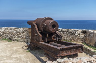 denize doğru işaret