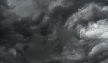 çok bulutlu gökyüzü