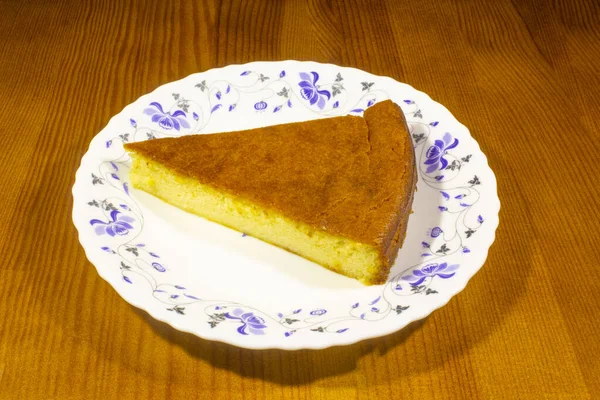 접시 위에 놓인 코티지 치즈 푸딩 — 스톡 사진