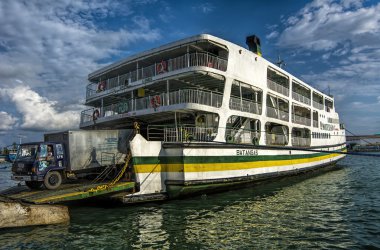 Ro-Ro feribot, Iloilo City Wharf, Filipinler, bir APO girmek adalarında kullanılan..