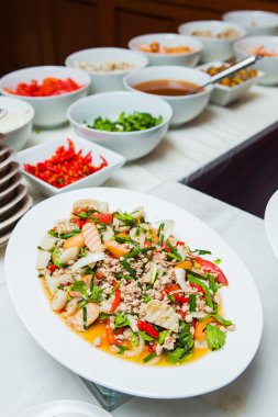 Baharatlı Tayland Baharatlı deniz ürünleri yemekleri seafood.delicious karışık
