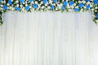 çiçek zemin beyaz bez ile