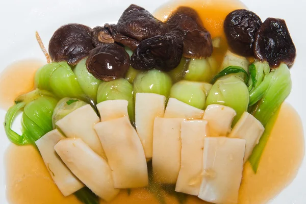 Gebratener Bok Choy mit Pilz umrühren — Stockfoto