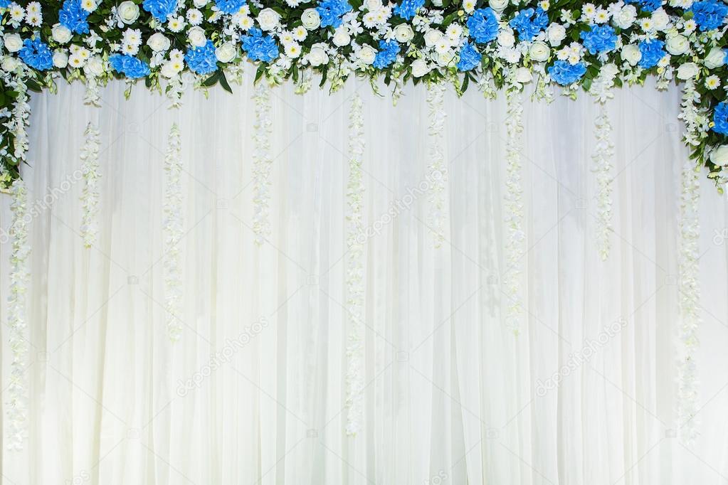 Floral backdrop with white cloth Stock Photo by ©subinpumsom 108432076