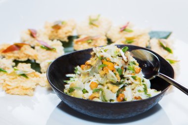 Tayland pomelo ve Tavuk salatası