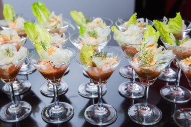 Kokteyl karides Salsa sos ile