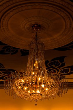 Kristal avize kapatın. Glamour arka plan kopya alanı ile