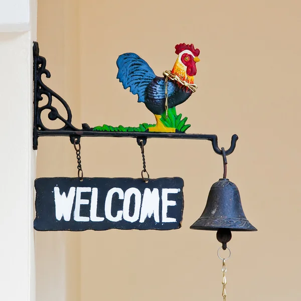 A vintage welcome sign on cement wall — Stock Photo, Image
