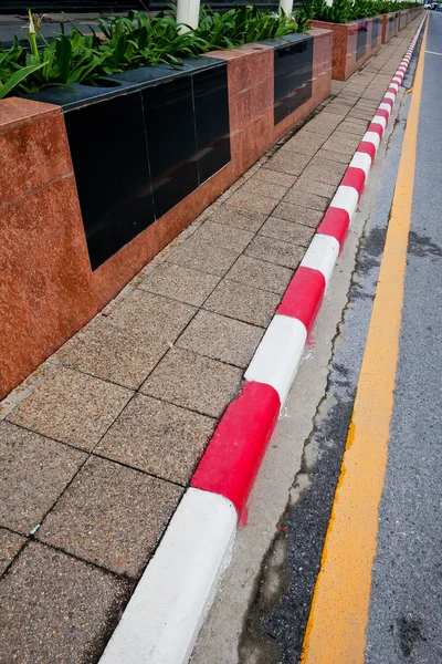 No parking signs and footpath in Thailand — Stock Photo, Image