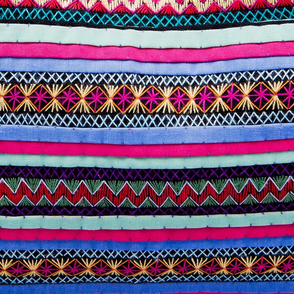 Farbenfrohe Teppichoberfläche im peruanischen Stil aus nächster Nähe. mehr von th — Stockfoto