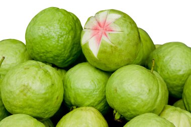 Beyaz arka plan üzerinde izole Tayland meyvelerden guava