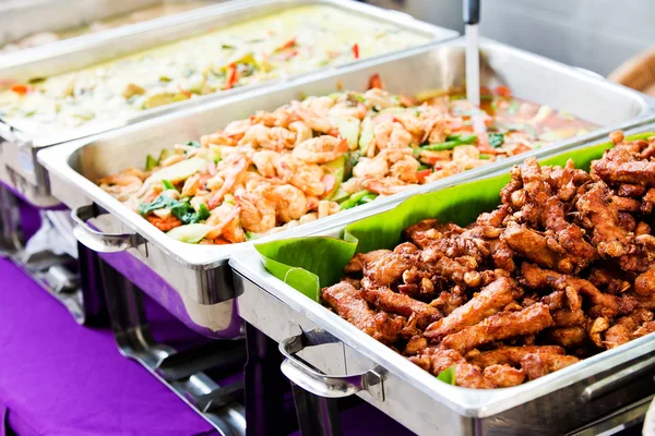 Trays of various Thai food in the market of Thailand / street fo — Stock Photo, Image