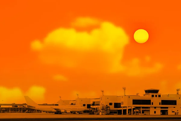 Airplane at sunset and cloud in bangkok Thailand — Stock Photo, Image