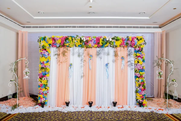Красивый фон цветы готовы к свадебной церемонии . — стоковое фото