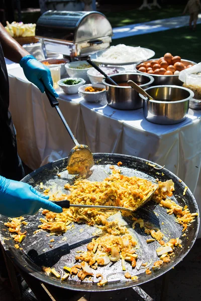 Thai gebratene Nudeln in der Pfanne — Stockfoto