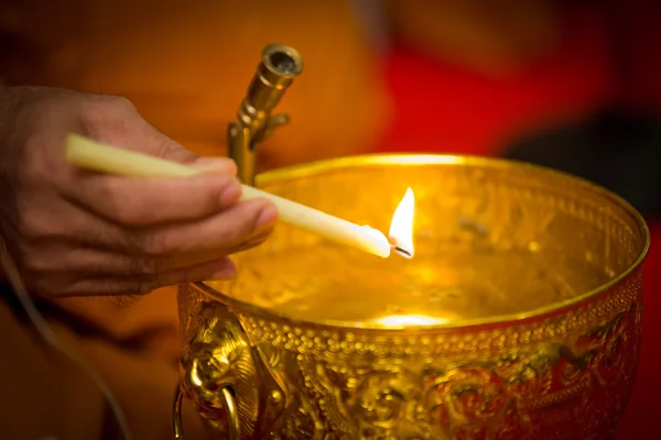 Vigvatten, munkar och religiösa ritualer i thailändska ceremoni — Stockfoto