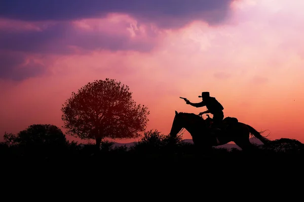 Sylwetka Kowboja Zachodzące Słońce — Zdjęcie stockowe