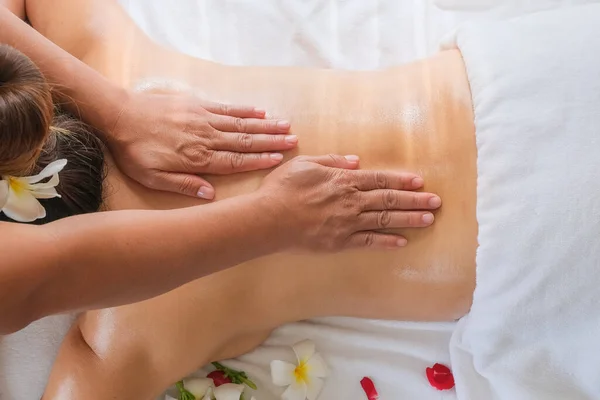 Azië Mooie Vrouw Tijdens Massage Met Etherische Olie Kamer Spa — Stockfoto
