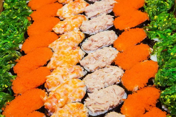 Einschließlich Sushi, japanisches Essen schmackhaft. — Stockfoto