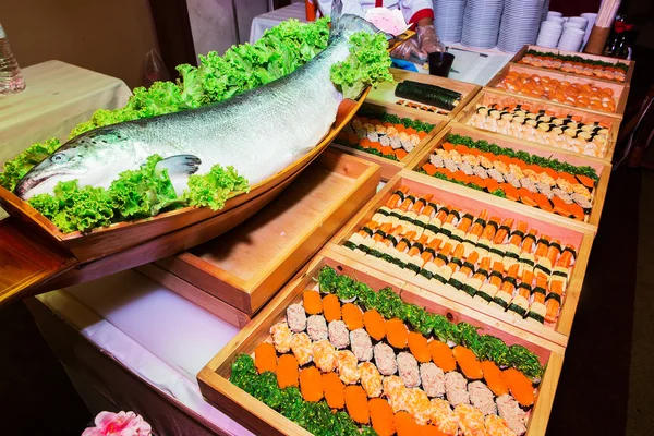 Inklusive sushi, japansk mat välsmakande — Stockfoto