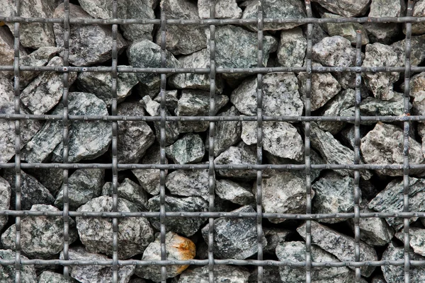 Pedra pedras de pavimentação de granito em um recipiente de aço — Fotografia de Stock