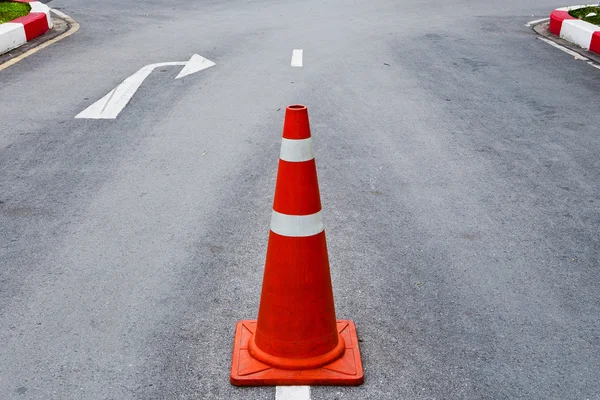 Cone de tráfego laranja — Fotografia de Stock