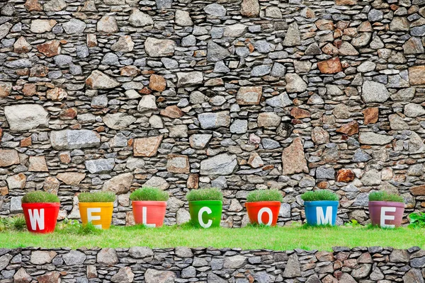 Sto と花台ルーム インテリア ヴィンテージから作られた歓迎の言葉 — ストック写真