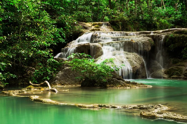 Deep forest Waterfall in Erawan Waterfall National Park, Kanchan — Stock Photo, Image