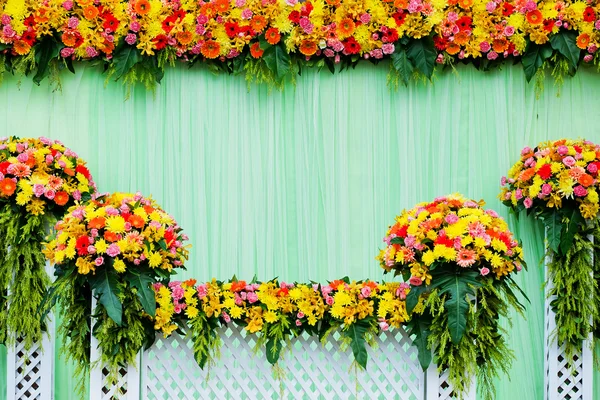 Beau fond de fleurs pour scène de mariage — Photo